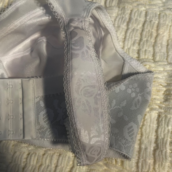 White PLAYTEX 18 Hour Comfort-Strap Wireless Bra - Picture 3 of 5